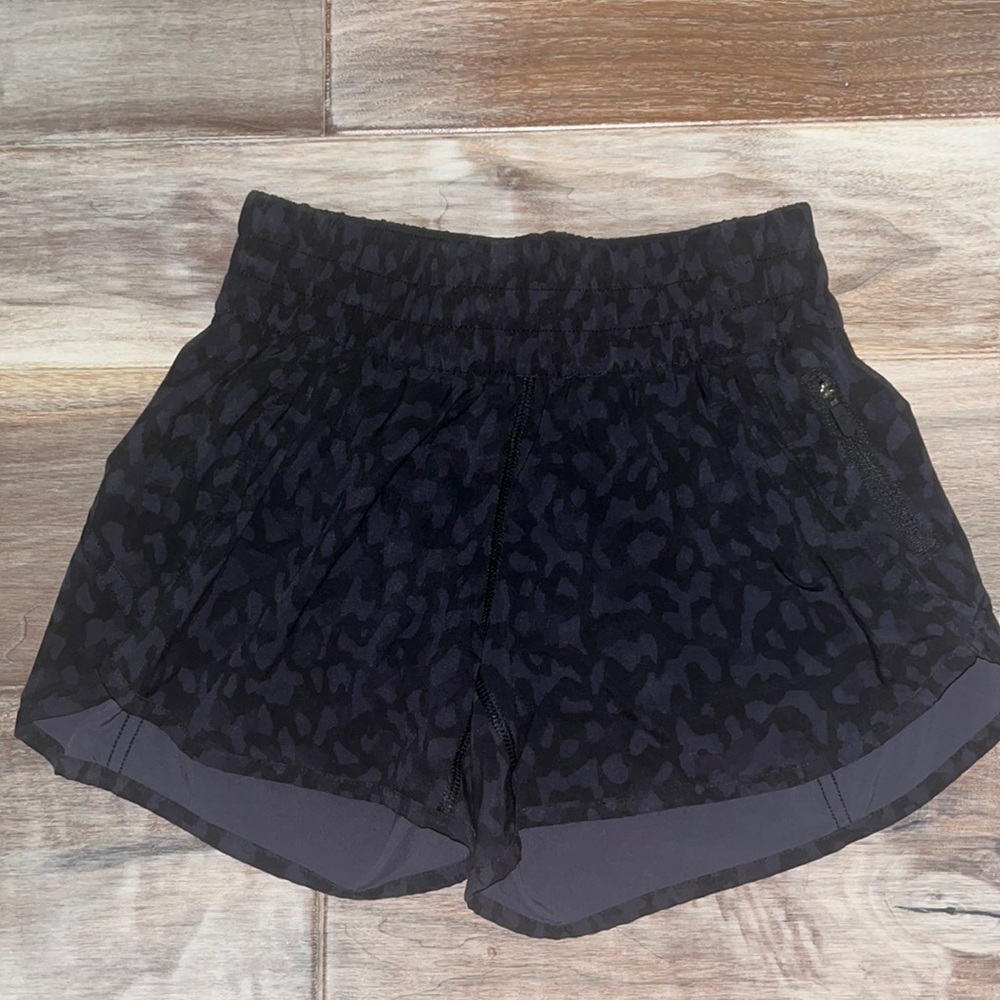 Women’s Lululemon Tracker Short 4”